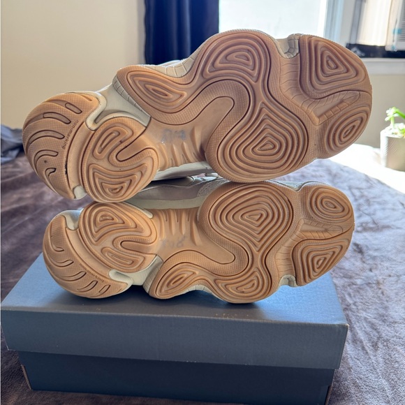 Adidas Yeezy 500 - Picture 8 of 8